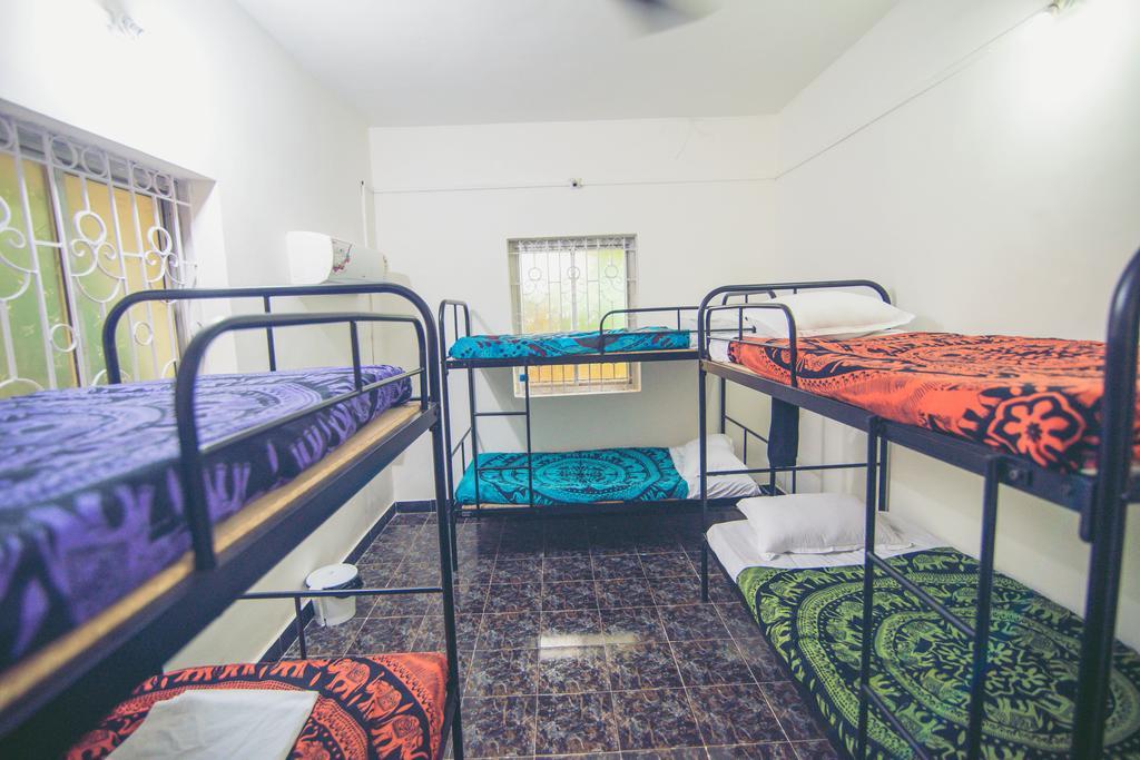 Anjuna By Roadhouse Hostels Goa מיטות אכסניה תמונה