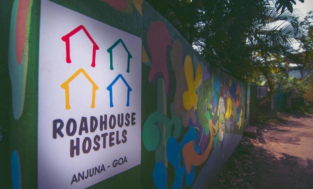 Anjuna By Roadhouse Hostels Goa מראה חיצוני תמונה