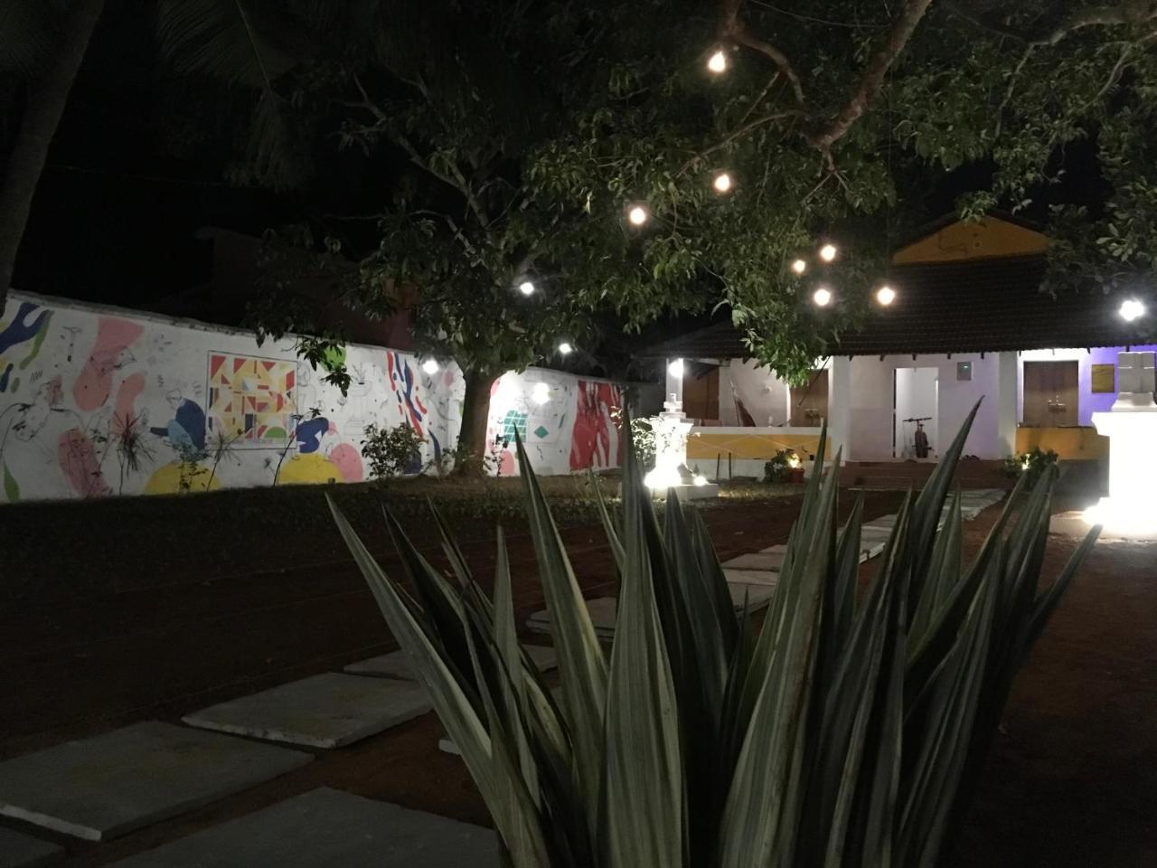 Anjuna By Roadhouse Hostels Goa מראה חיצוני תמונה